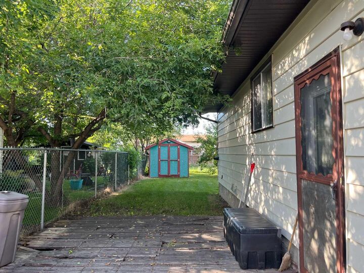 Property Photo:  9318 70A Avenue  AB T8V 6C9 