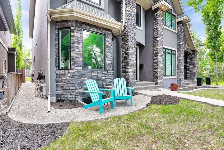 Property Photo:  425 21 Avenue NW  AB T2M 1J6 