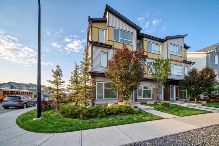 Property Photo: 107 Lucas Boulevard NW AB T3P 1H8