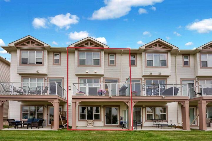 Property Photo: 226 Sunset Point AB T4C 0L2