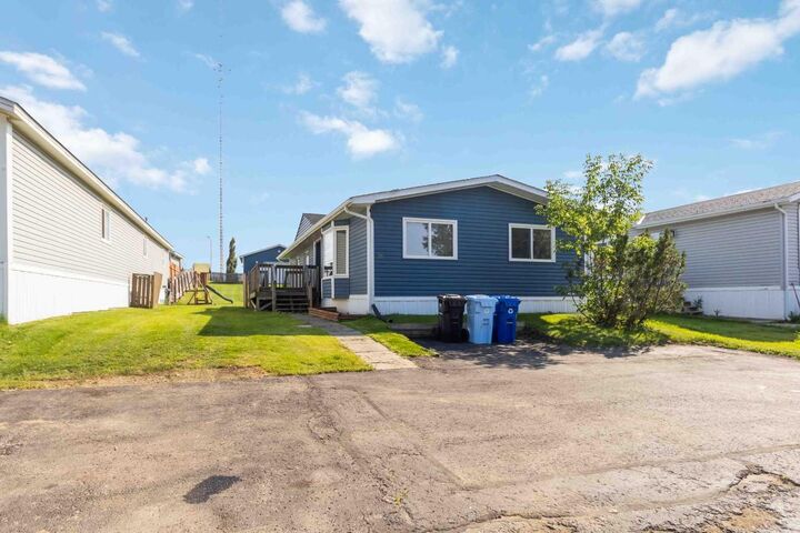 Property Photo:  180 Greenbriar Bay  AB T9H 3Y4 