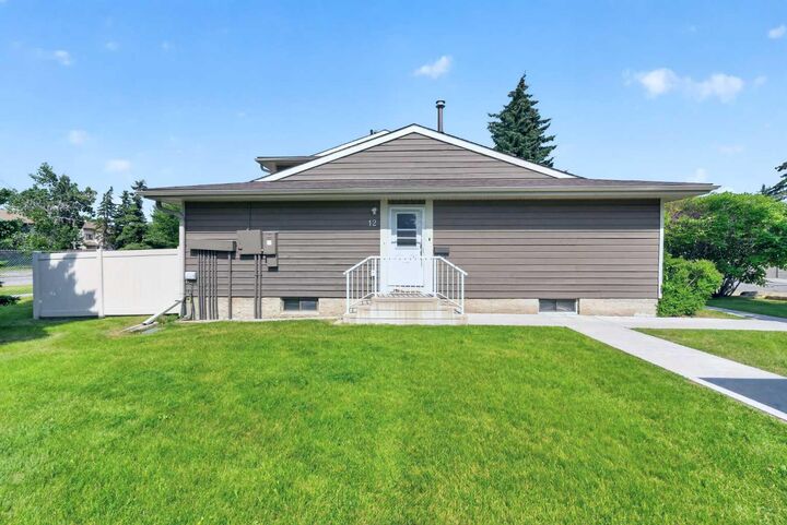 Property Photo:  14736 Deerfield Drive SE 12  AB T2J 5Y1 