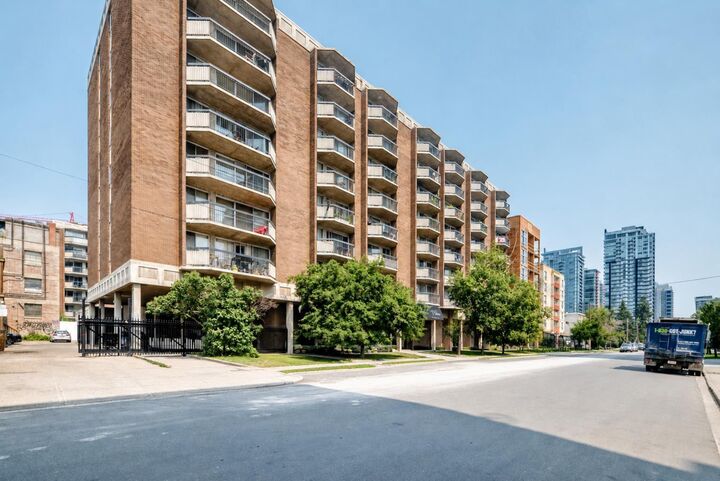340 14 Avenue SW 803 — photo 1