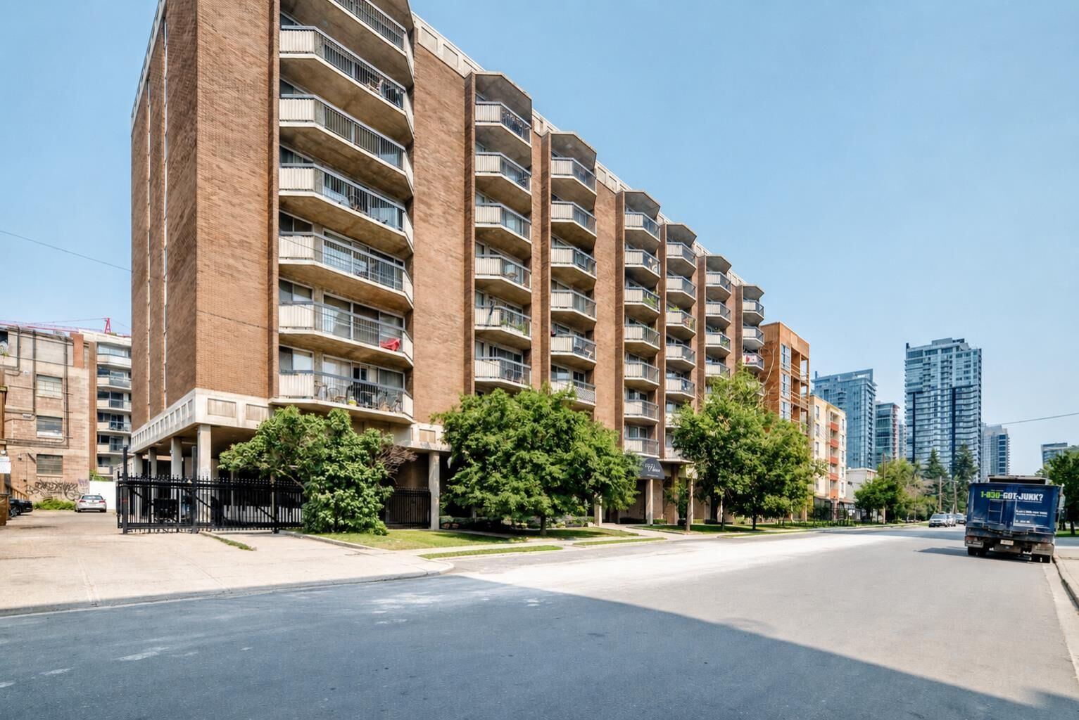 Property Photo: 340 14 Avenue SW 803 AB T2R 0M3