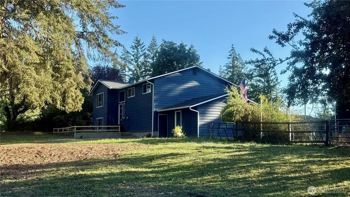 Property Photo:  22045  Peter Grubb Road SE  WA 98058 