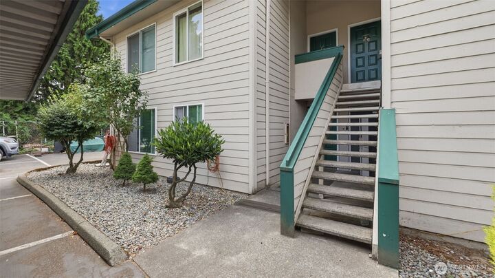 Property Photo:  1102  8th Street NE #20  WA 98002 