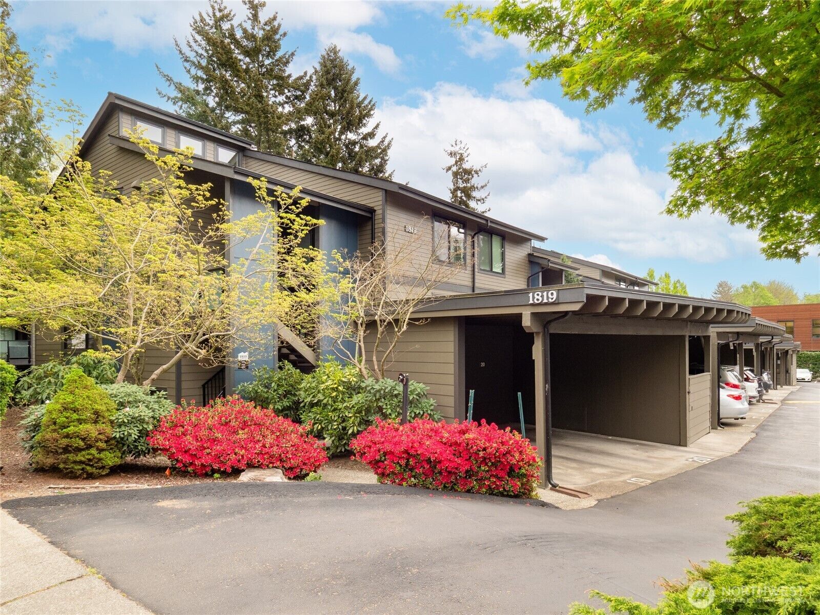 Property Photo: 1819 N 107th Street 103 WA 98133