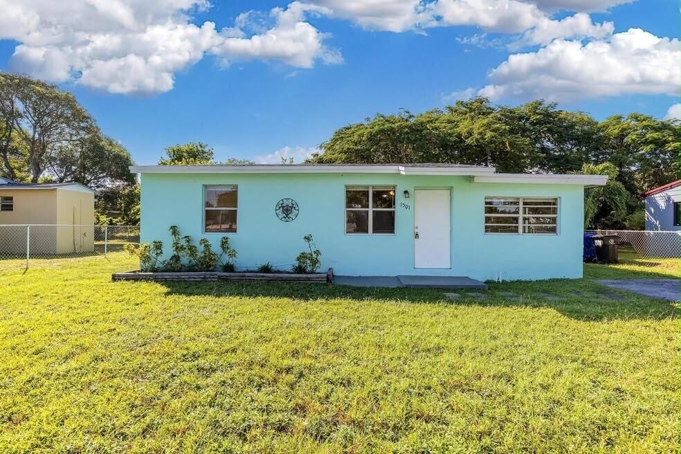 Property Photo:  1501 NW 24th Avenue  FL 33311 