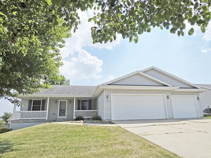 Property Photo:  4633 Overlook Drive  WI 53563 