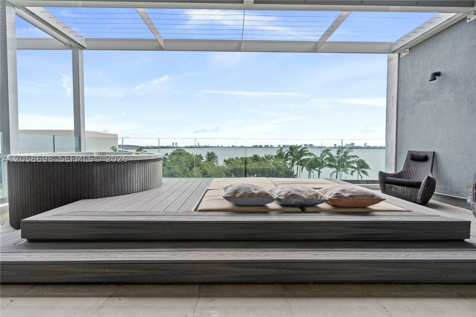 Property Photo: 650 NE 32nd St Bh2 FL 33137