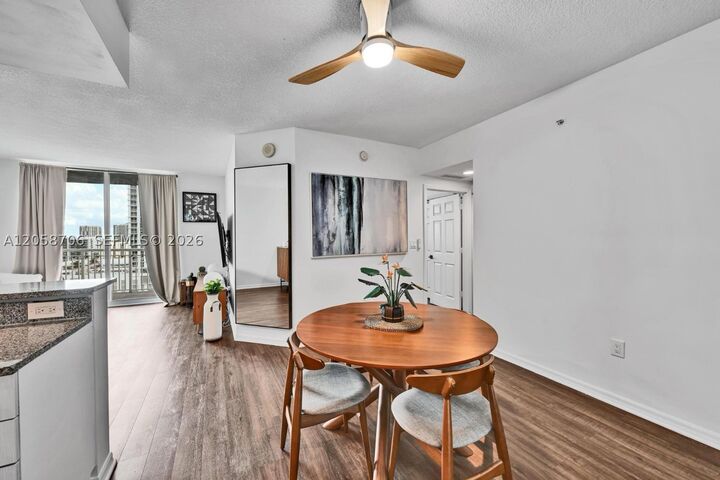 Property Photo:  275 NE 18th St 1809  FL 33132 