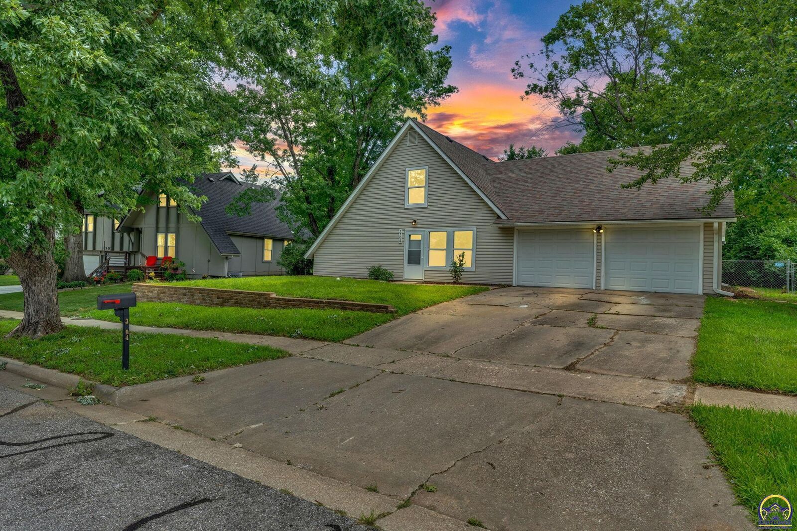 Property Photo:  3704 SW 34th St  KS 66614 