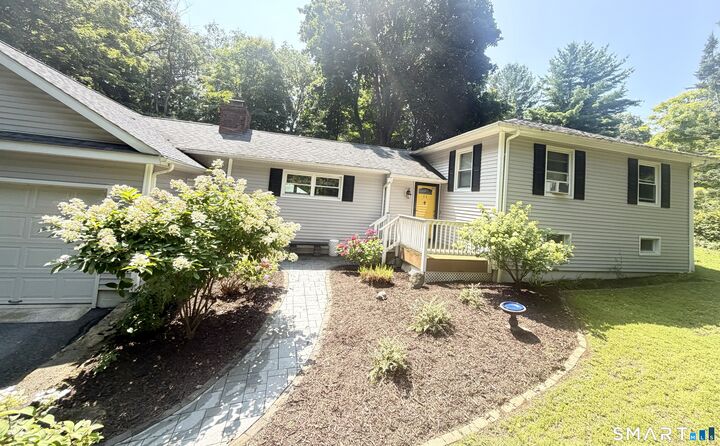 Property Photo:  11 Hall Passway  CT 06811 