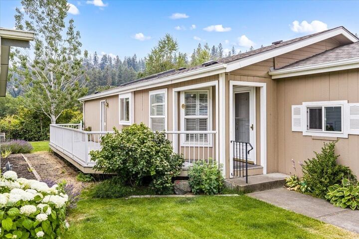Property Photo: 1041 W Sunny Creek Cir WA 99224