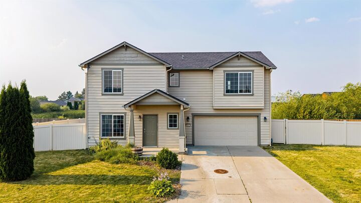 Property Photo:  10122 W January Ct  WA 99004 