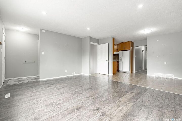 Property Photo:  92 Davidson Crescent  SK S7L 4A1 