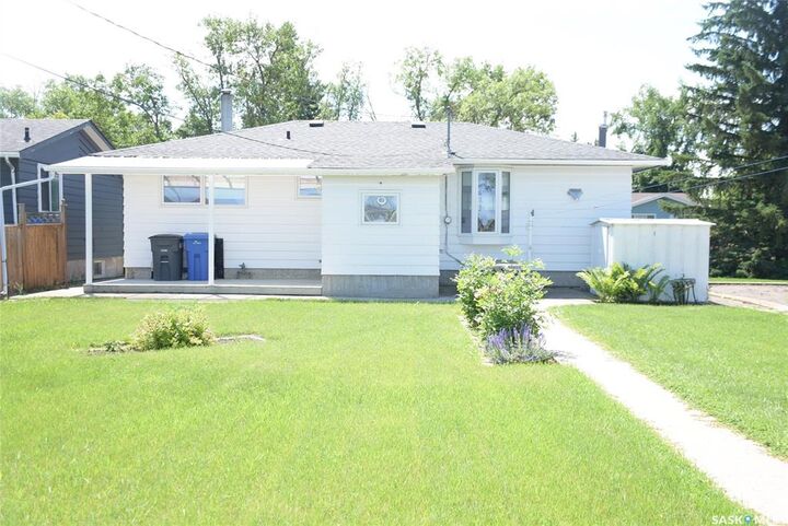 Property Photo:  203 Lily Street  SK S0G 0C0 