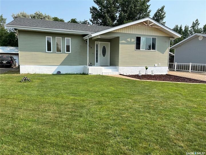 Property Photo:  214 Westview Drive  SK S0H 0Z0 