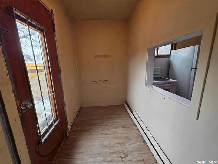 Property Photo:  927 North Railway Street E  SK S9H 1E4 