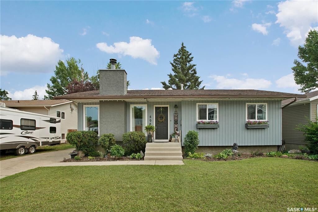 Property Photo:  506 4th Avenue  SK S0K 4S0 