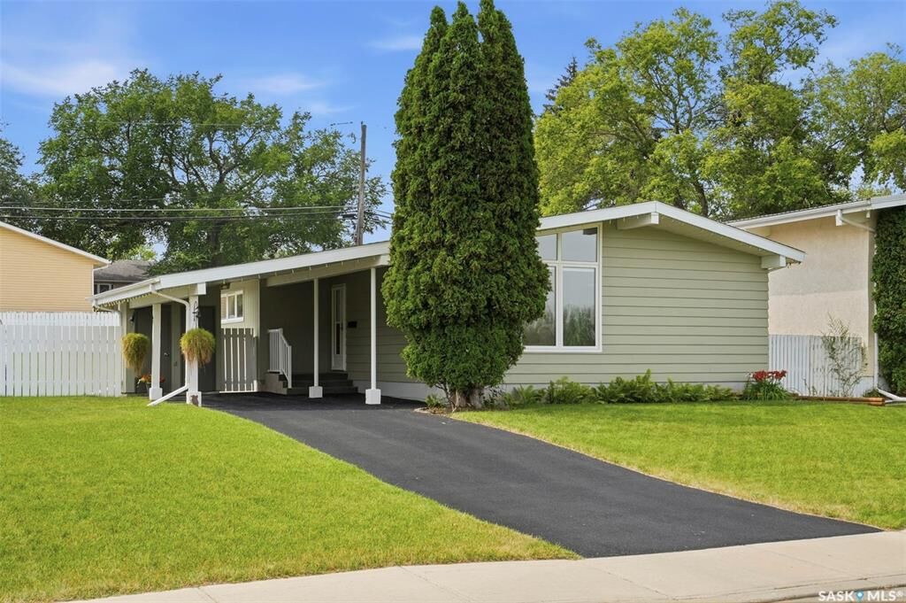 Property Photo: 1181 North Hill Drive SK S9H 1X8
