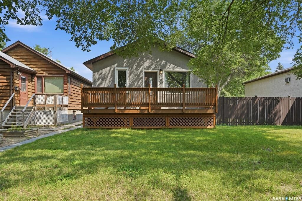 Property Photo:  747 Argyle Street  SK S4T 3P7 