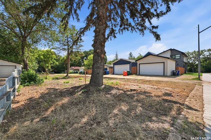 Property Photo:  1809 Belfast Avenue  SK S7M 0L6 