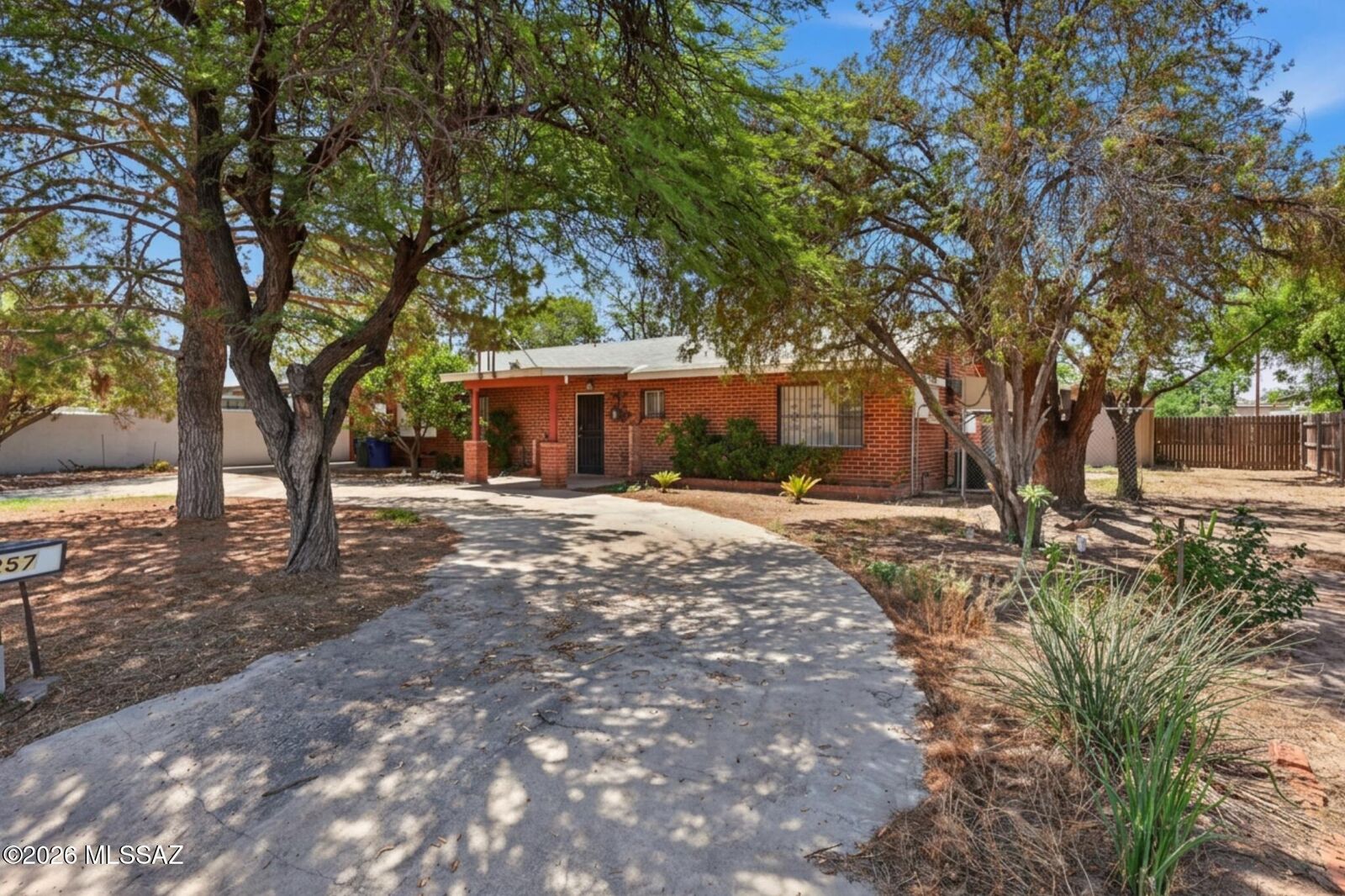 Property Photo:  1257 W Navajo Street  AZ 85705 