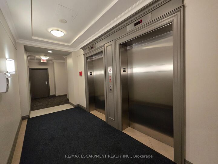 Property Photo: 2391 Central Park Drive 612 ON L6H 0E4