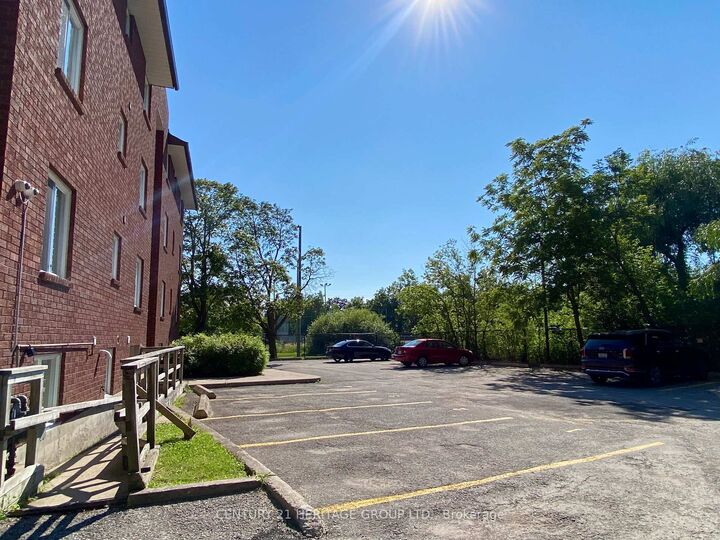 Property Photo: 170 Grove Street E 302 ON L4M 2P7