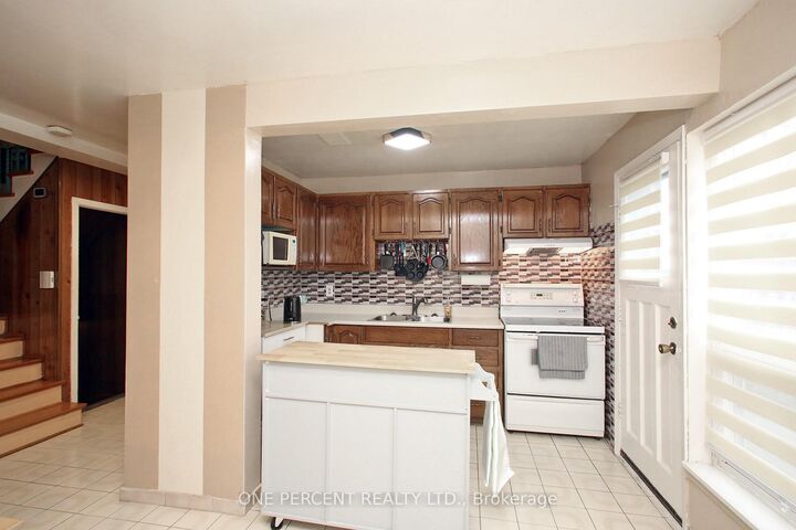 Property Photo:  3074 Merritt Avenue  ON L4T 1P2 