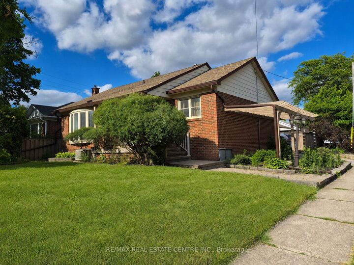 Property Photo:  2 Bard Lane  ON L7G 2M7 