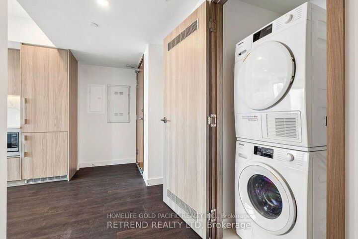 Property Photo:  1 Concord Cityplace Way 4201  ON M5V 0X3 