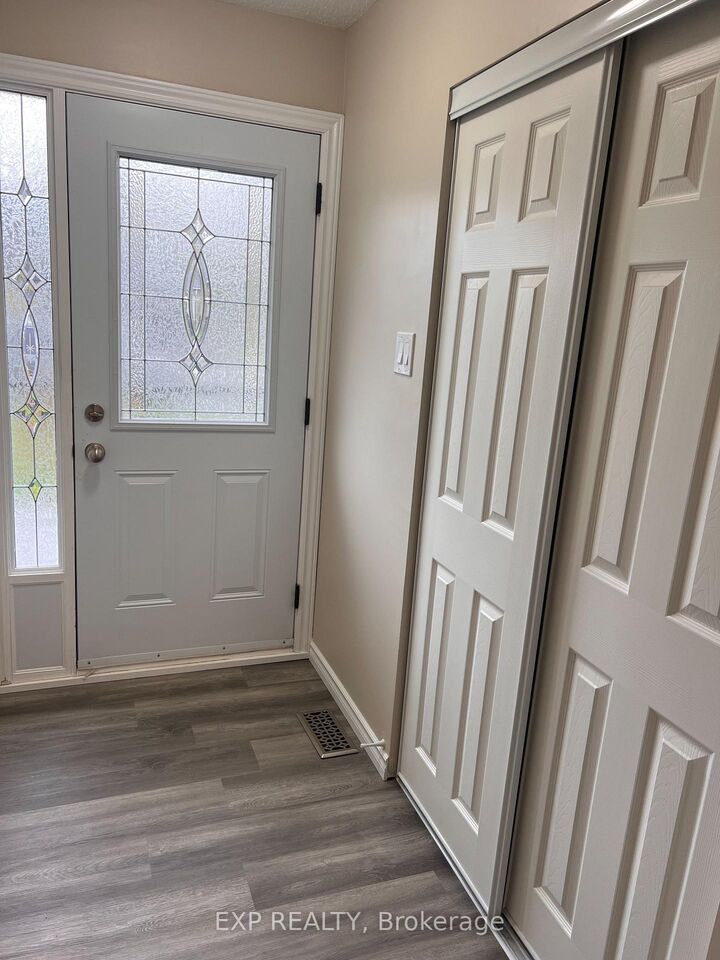 Property Photo:  17 Canfield Road 1  ON K2H 5S7 