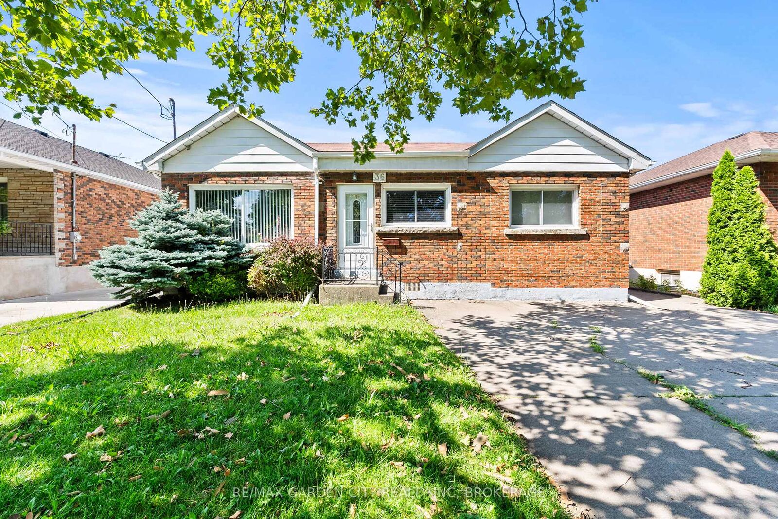 Property Photo: 36 Rose Avenue ON L2V 3C6