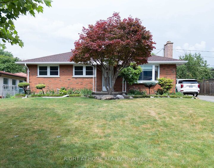 186 King Edward Avenue — photo 1