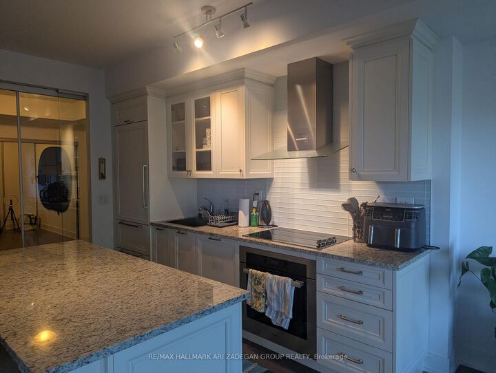 Property Photo:  3018 Yonge Street 514  ON M4N 2K4 