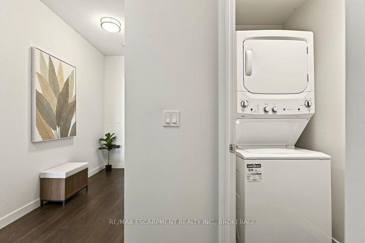 Property Photo: 2087 Fairview Street 702 ON L7R 0E5