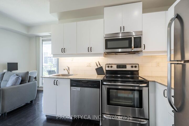 Property Photo:  17 Kenaston Gardens 516  ON M2K 0B9 