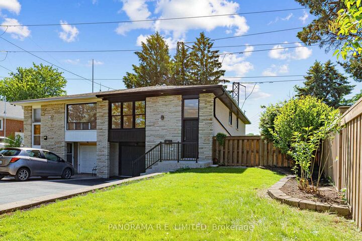Property Photo:  606 Abana Road Lower  ON L5A 1H4 