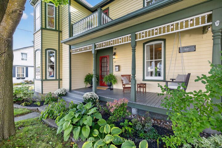 Property Photo: 221 Prospect Street ON L3Y 3T8
