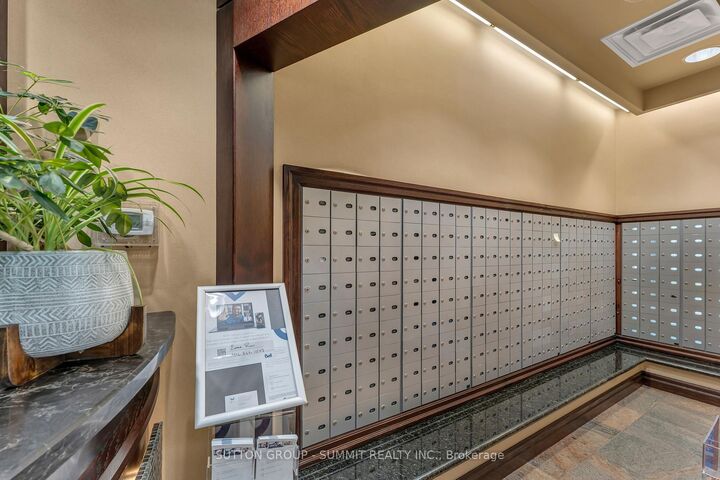 Property Photo:  335 Rathburn Road W 2103  ON L5B 0C8 