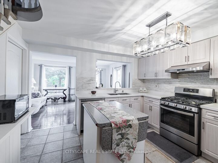 Property Photo:  1292 Sherwood Mills Boulevard 140  ON L5V 2G8 