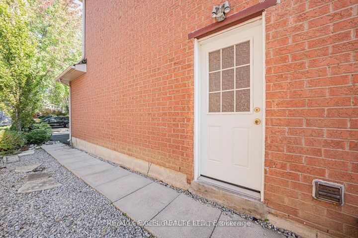 Property Photo:  