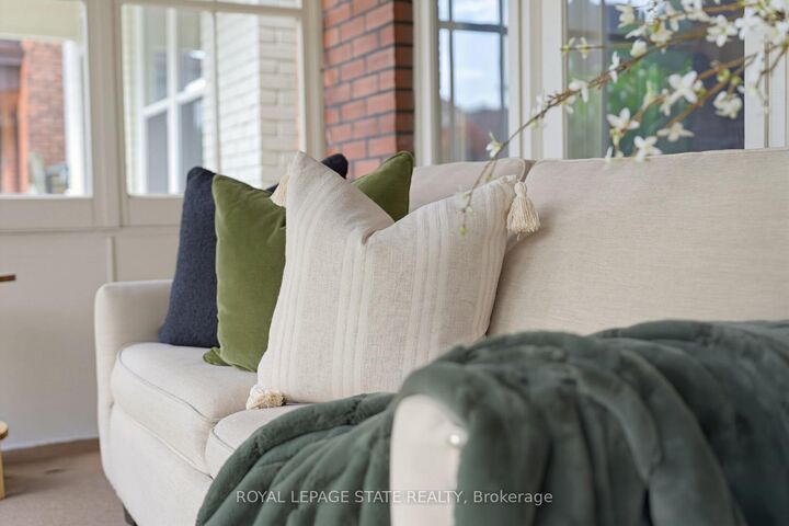 Property Photo: 394 Charlton Avenue W ON L8P 2E7