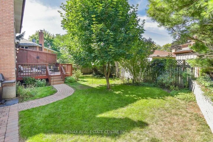 Property Photo:  28 Walnut Drive  ON N1E 4B3 
