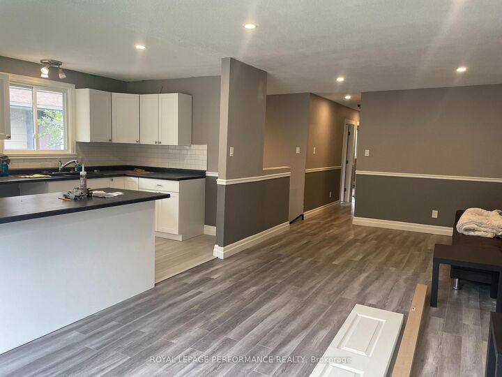 Property Photo:  624 Dundas Crescent  ON K6H 6H8 