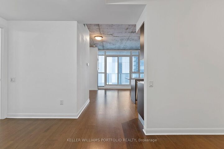 Property Photo: 375 King Street W 1805 ON M5V 1K5
