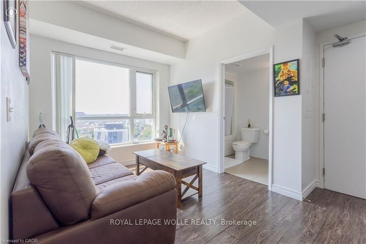 Property Photo:  158 King Street N 2101  ON N2J 0E5 
