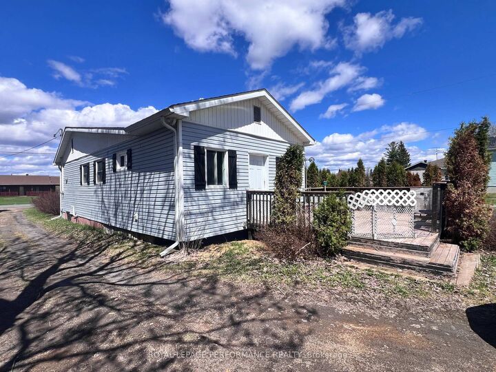 Property Photo:  2082 Sandy Hill Road  ON K0B 1K0 